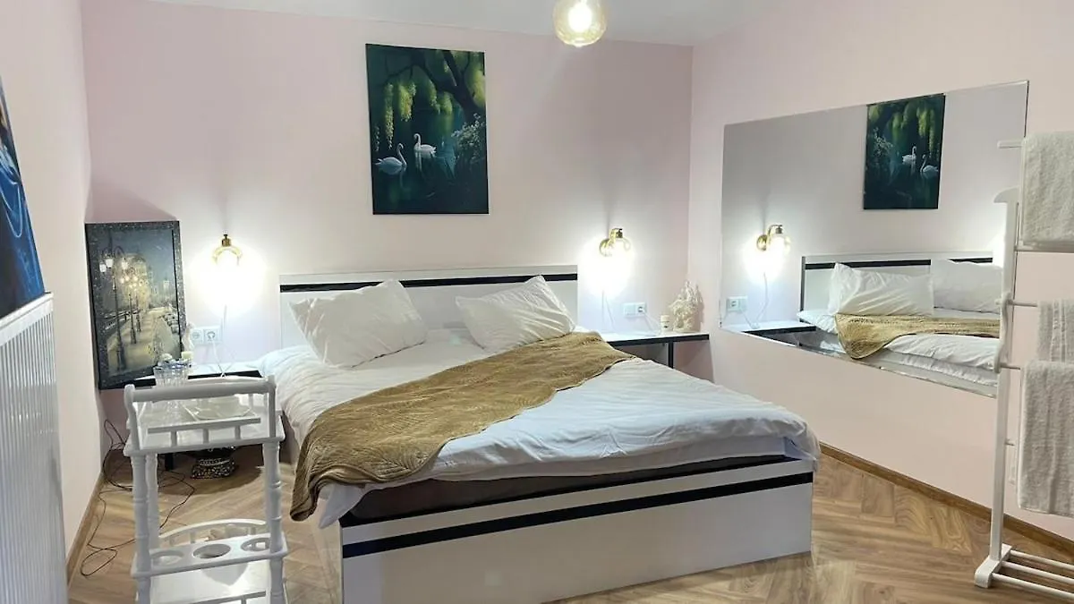 Top Floor Aleksidze Apt With Terrace & Views Tbilisi 0*,
